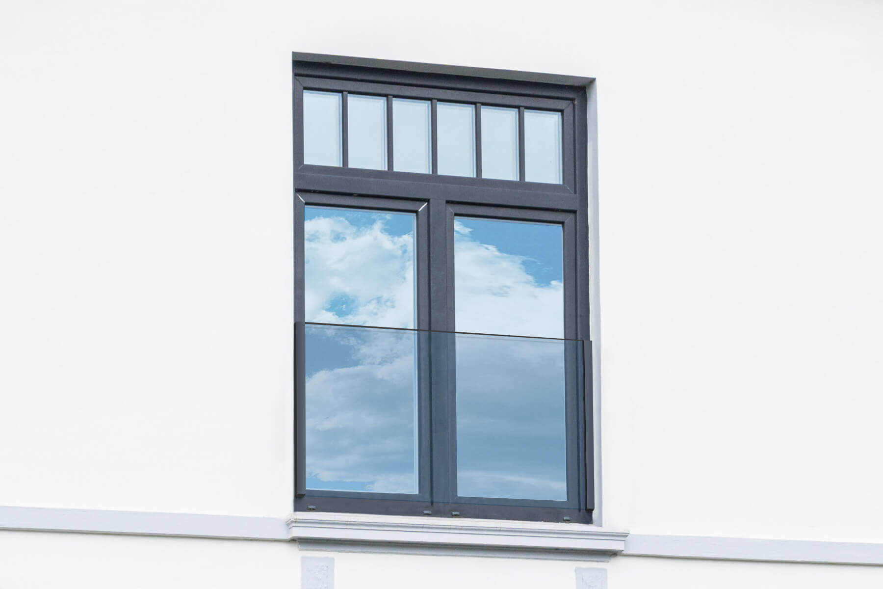 Fensterbruestung mit Klemmprofilen LINEO an schwarzem Fensterrahmen