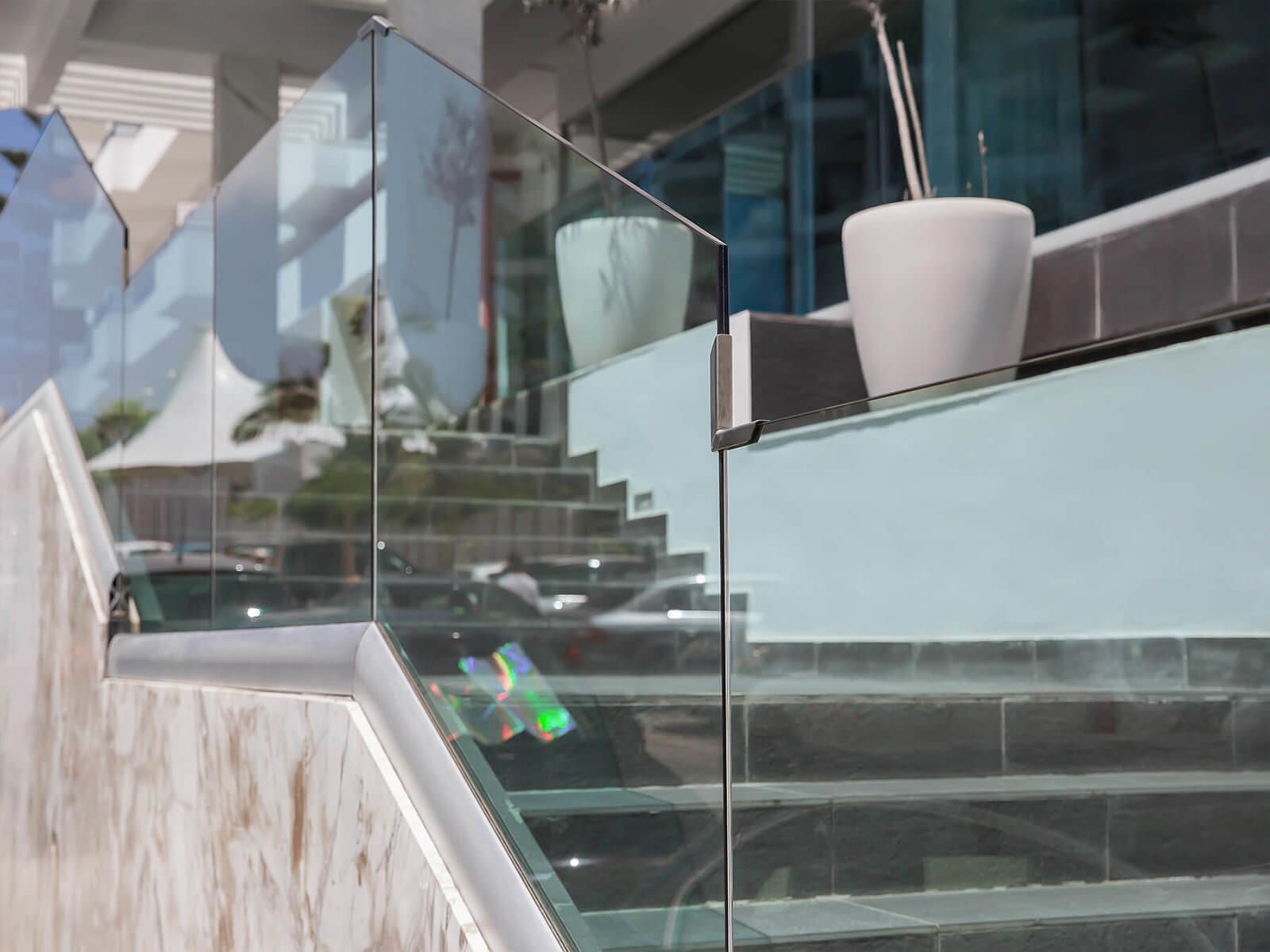 Glasgeländer CLIP im hochwertigen Design ideal fuer moderne Architekturindividuell nach Mass im 