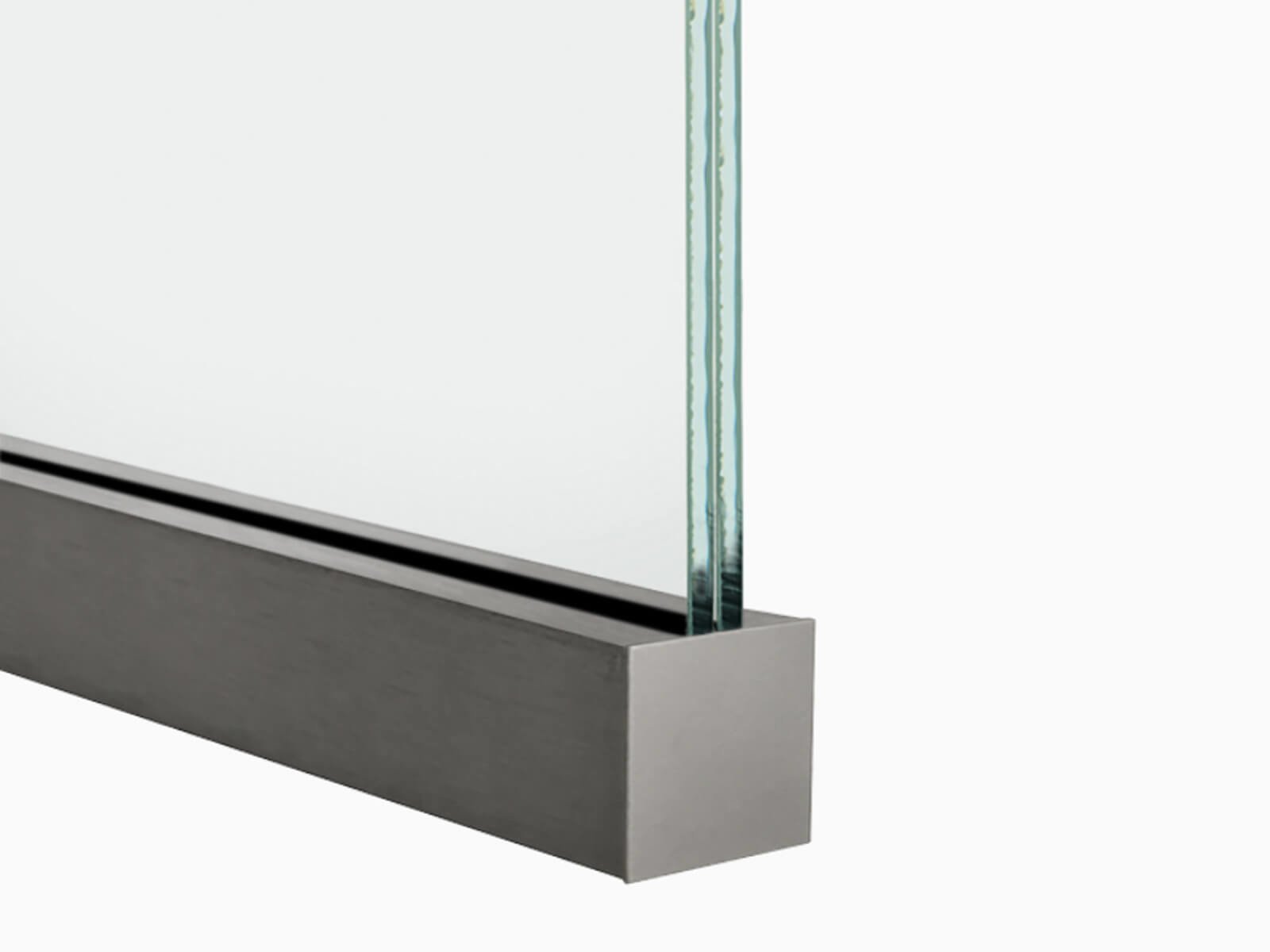 trennwand-profil-slim-protect-mit-glasscheibe