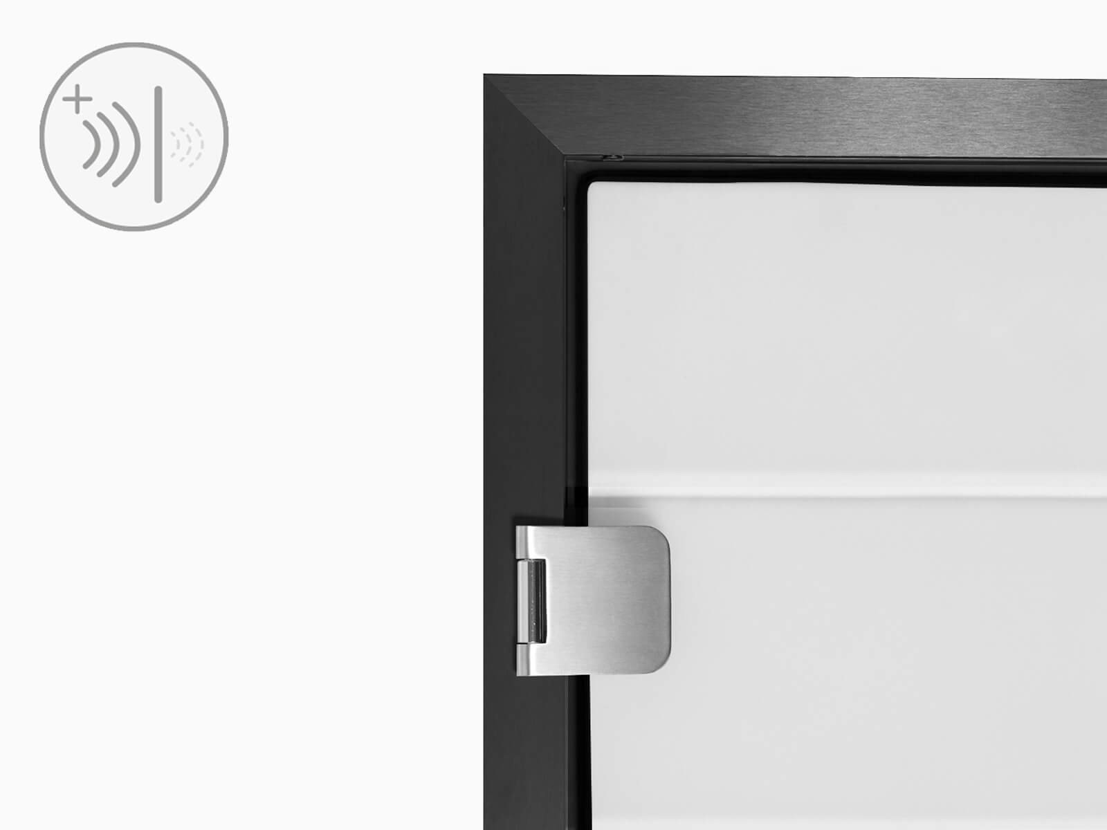 Schwarze Türzarge der Slim Black Edition Trennwand