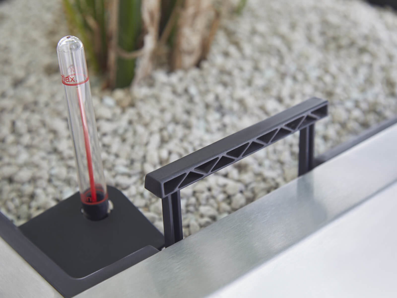 Pflanzkasten mit Tragegriff und Wasserstandsanzeige