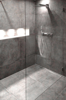 Duschabtrennung mit Lichtelementen in der Dusche