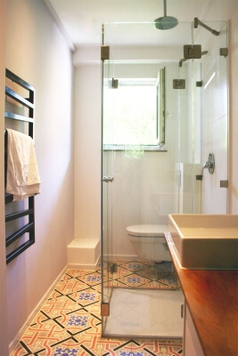 Faltbare Duschkabine sechs teilig im Badezimmer