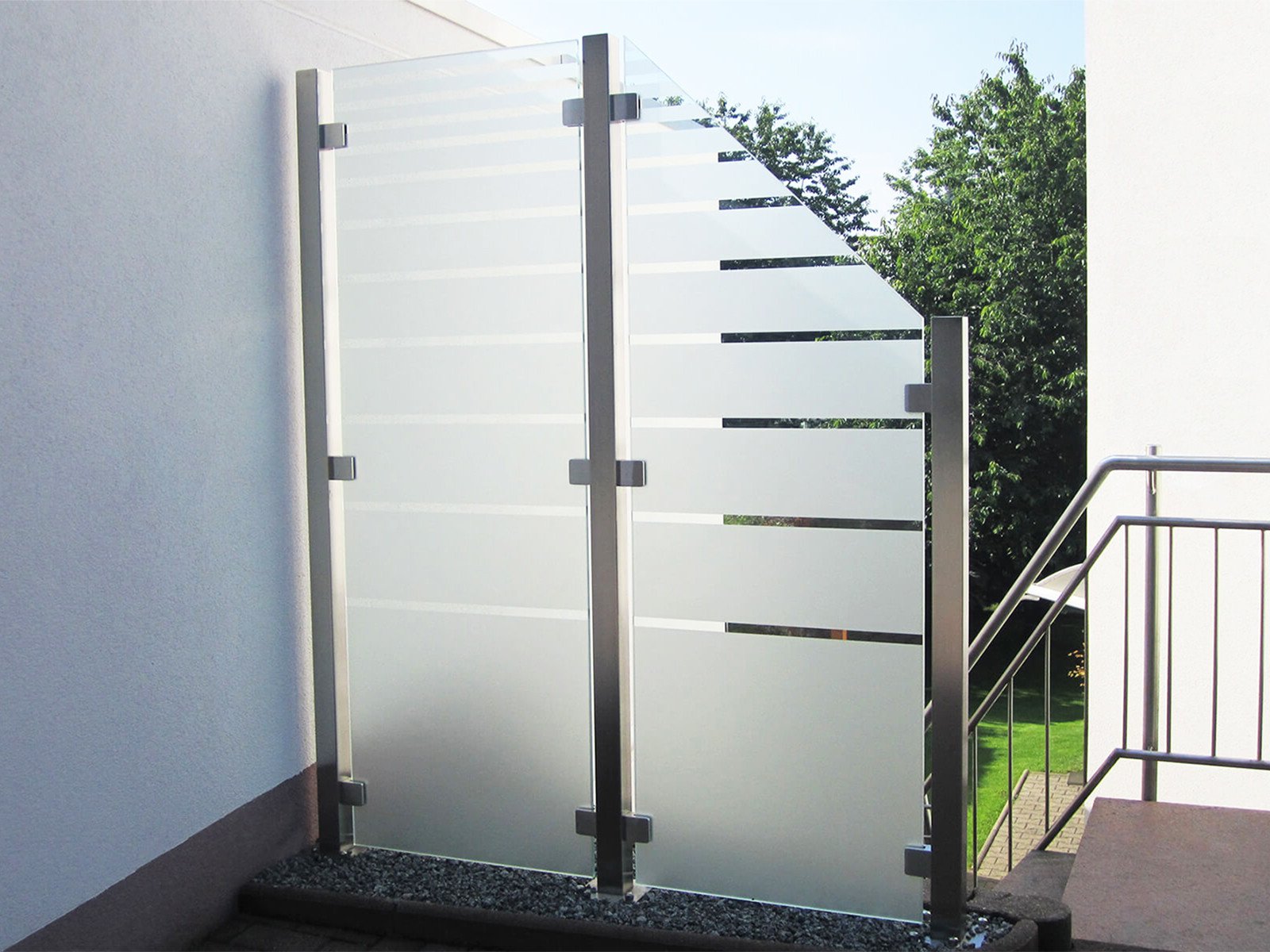 Glaszaun Wind- und Sichtschutz nach Maß optimal für jeden Außenbereich flexibel im Einsatz