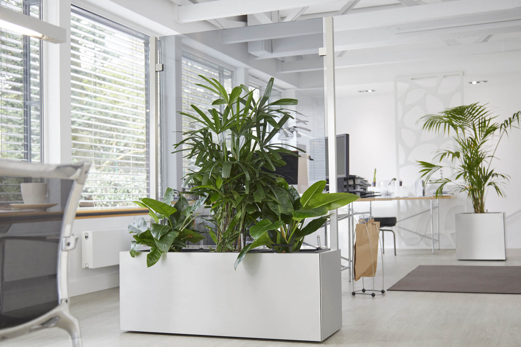 Glastrennwand mit Pflanzkasten Viento PLUS