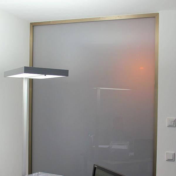 Büro-Glastrennwand mit satiniertem Glas