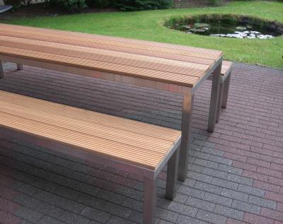 Gartenbank und Tisch aus Hartholz und Edelstahl