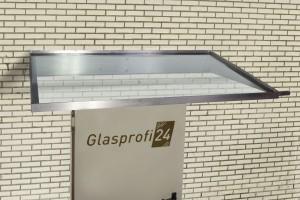 Glas Vordach mit Edelstahl Rahmen komplettes System